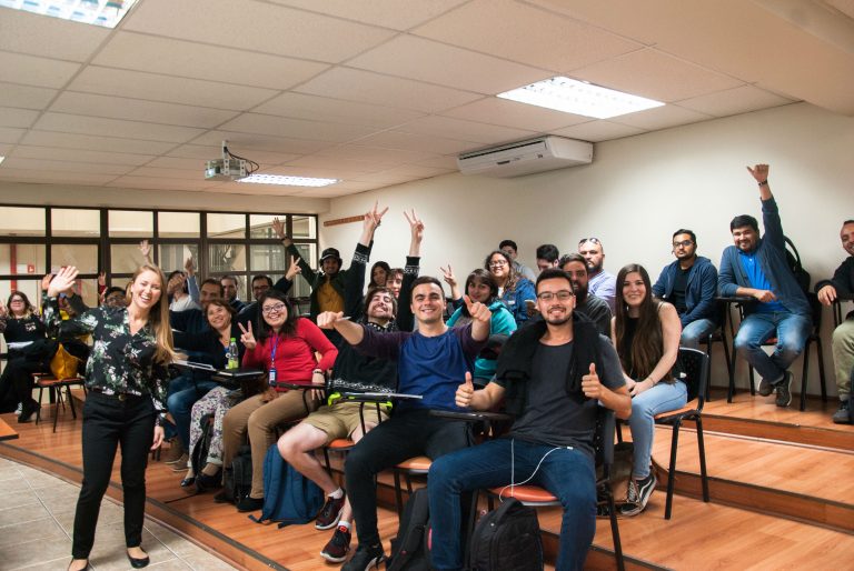 Directora de la Escuela de Técnico de Nivel Superior en Enfermería analizó los cuidados humanizados en programa radial de Valparaíso