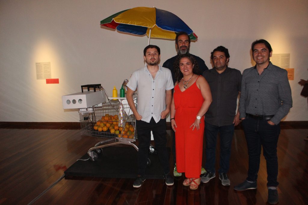 Equipo multidisciplinario de UDLA expone proyecto en el Centro Gabriela Mistral