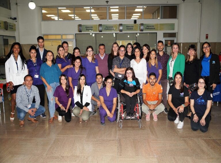 Delegación de UDLA realizó intervención nutricional en Tesorería General de la República