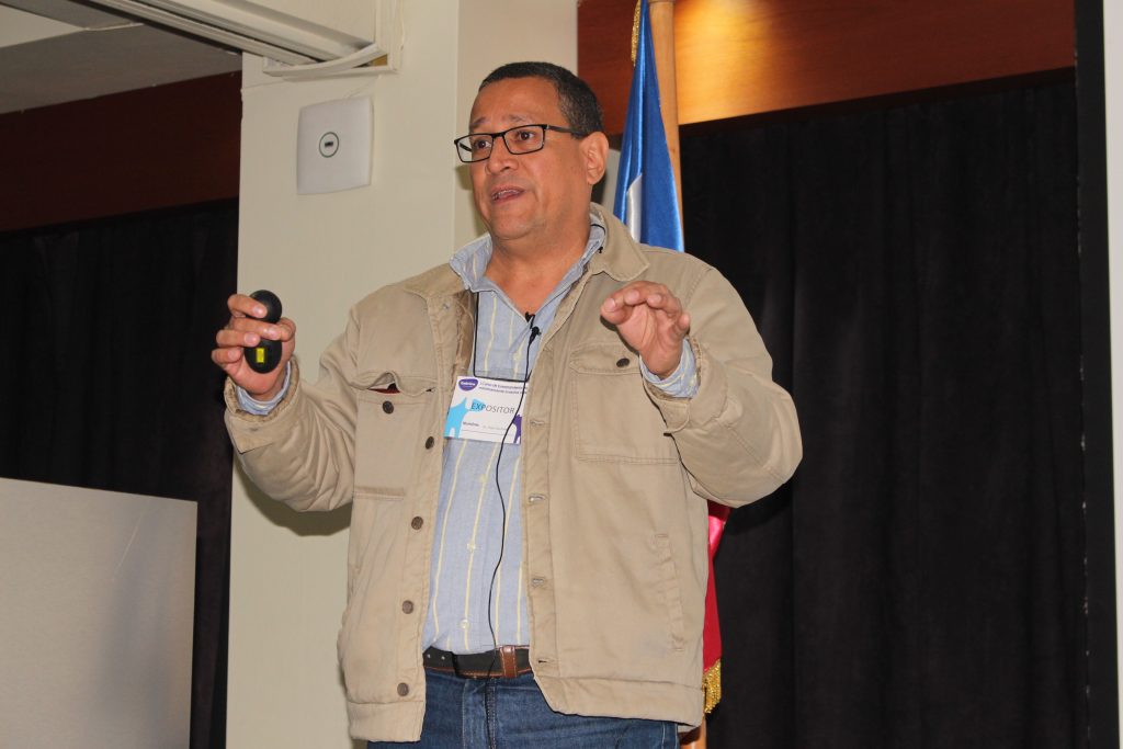 Escuela de Medicina Veterinaria imparte primer curso en Chile de cirugía mínimamente invasiva en pequeños animales