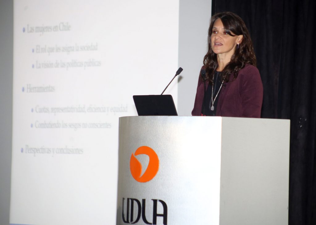 Andrea Repettto expone en UDLA 