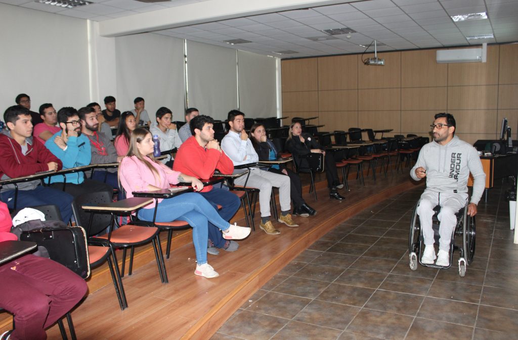 Campeón mundial de Paracanotaje se reunió con estudiantes del Campus El Boldal
