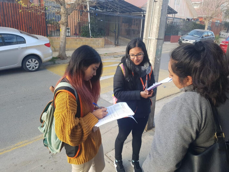 Alumnos de Sede Viña del Mar aplicaron encuesta de bienestar y salud en Concón y Quilpué