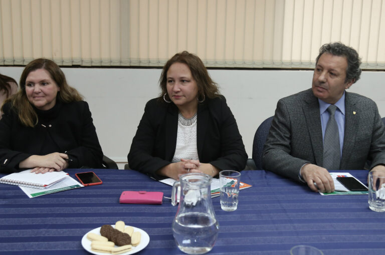 Decana de la Facultad de Medicina Veterinaria y Agronomía participó en reunión con Ministro de Agricultura