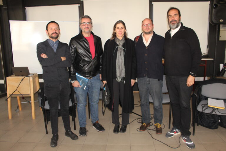 Estudiantes de Arquitectura participaron de conversatorio en torno a la obra de Miguel Lawner