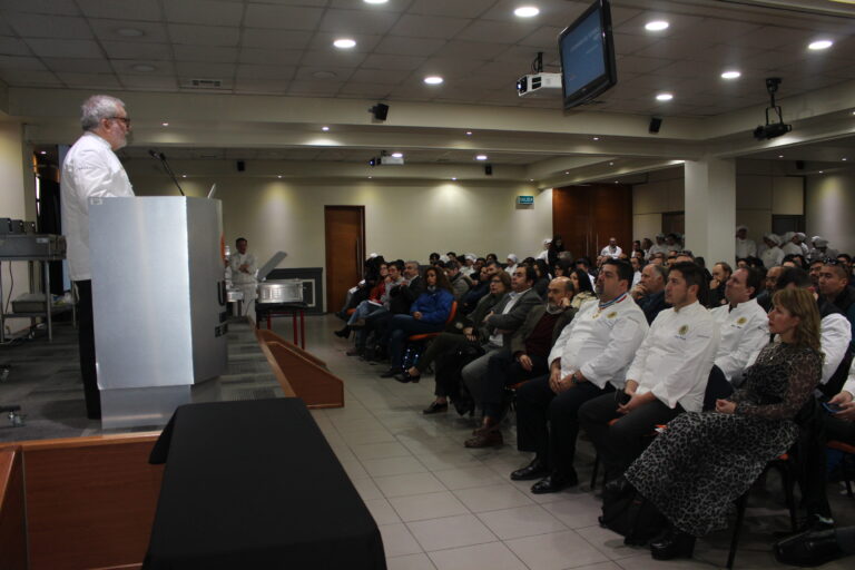Destacado chef internacional realizó charla magistral sobre procesos térmicos en la cocina