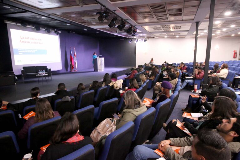 Seminario internacional abordó violencias que afectan a la infancia migrante en Valparaíso