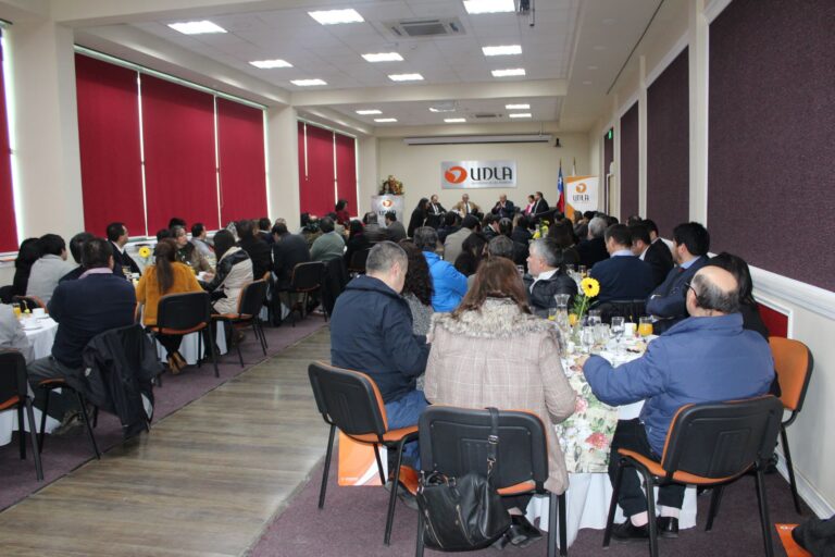 Facultad de Economía y Negocios reunió a autoridades para analizar el Plan de Desarrollo Regional del Biobío