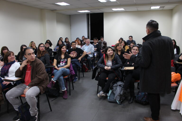 Pedagogía en Inglés dio inicio a su cuarta versión del Taller de Inglés Avanzado para egresados y centro de práctica