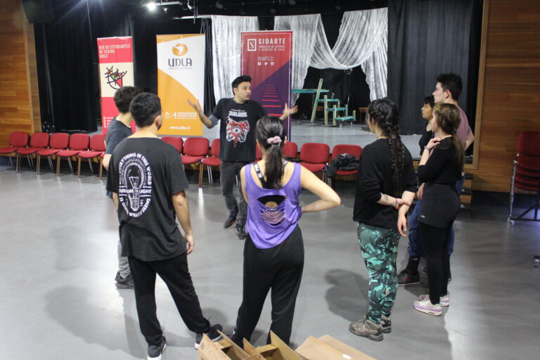 UDLA reúne a estudiantes de teatro de la Región Metropolitana en ciclo de Masterclass