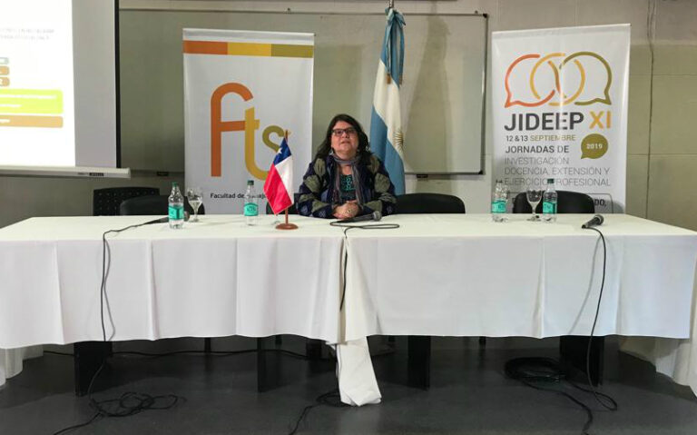 Docente de Trabajo Social expuso en jornada realizada en Universidad de la Plata en Argentina