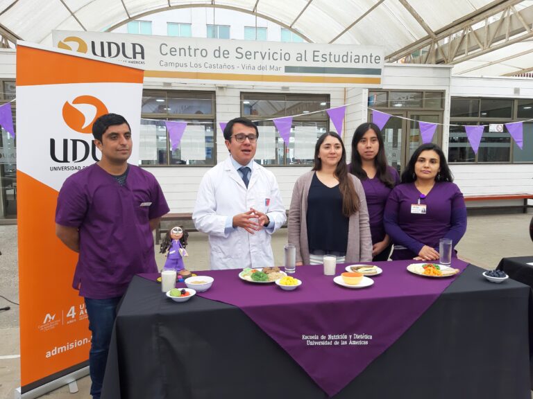 Estudiantes de UDLA y Seremi de Salud de Valparaíso promovieron hábitos saludables de alimentación