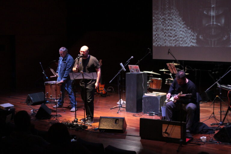 Artista residente en UDLA realizó presentación en el Festival Internacional de Poesía 2019