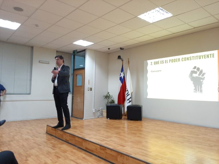 Conversatorio sobre Constitución y Pacto por la Paz reunió a más de 120 estudiantes en Sede Viña del Mar