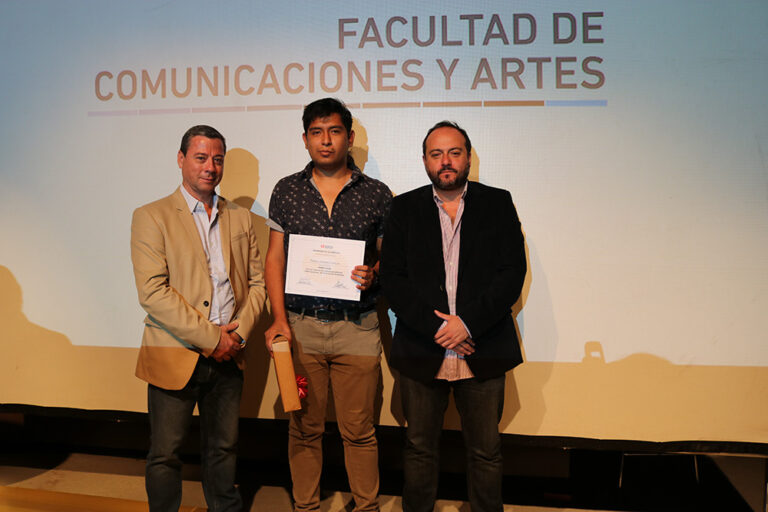 Crónica “Transportando una carga laboral” gana el concurso “2.500 caracteres” de la carrera de Periodismo