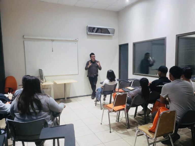Facultad de Comunicaciones y Artes inaugura nuevo ciclo de talleres en colegio Marcelino Champagnat de La Pintana