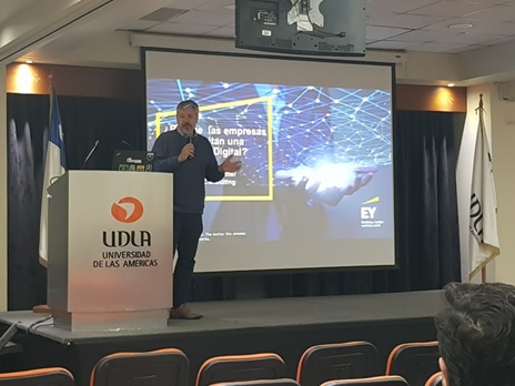 Facultad de Comunicaciones y Artes organizó charla sobre la guerra comercial entre EE.UU. y China