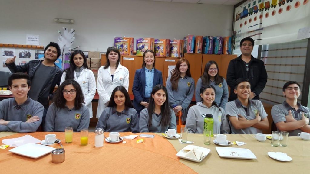 Estudiantes de Pedagogía en Inglés realizaron talleres de Microteaching para alumnos de colegio de Quilpué