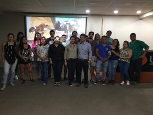 Estudiantes y egresados de Medicina Veterinaria participaron en charla de actualización sobre el manejo del dolor y anestesia en equinos