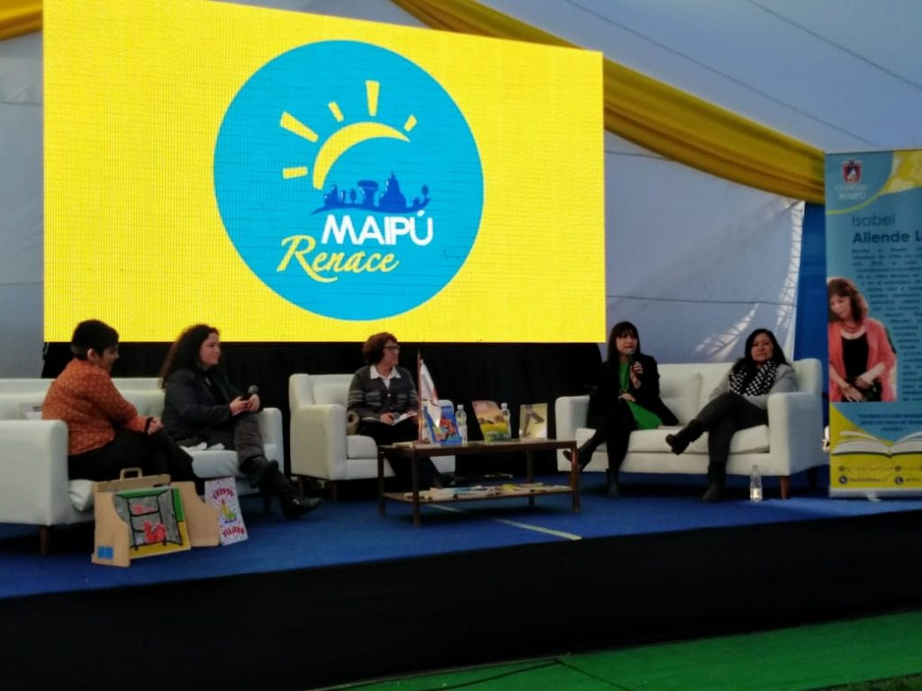 Directora de Escuela de Pedagogía en Educación Básica participó en Feria del Libro de Maipú
