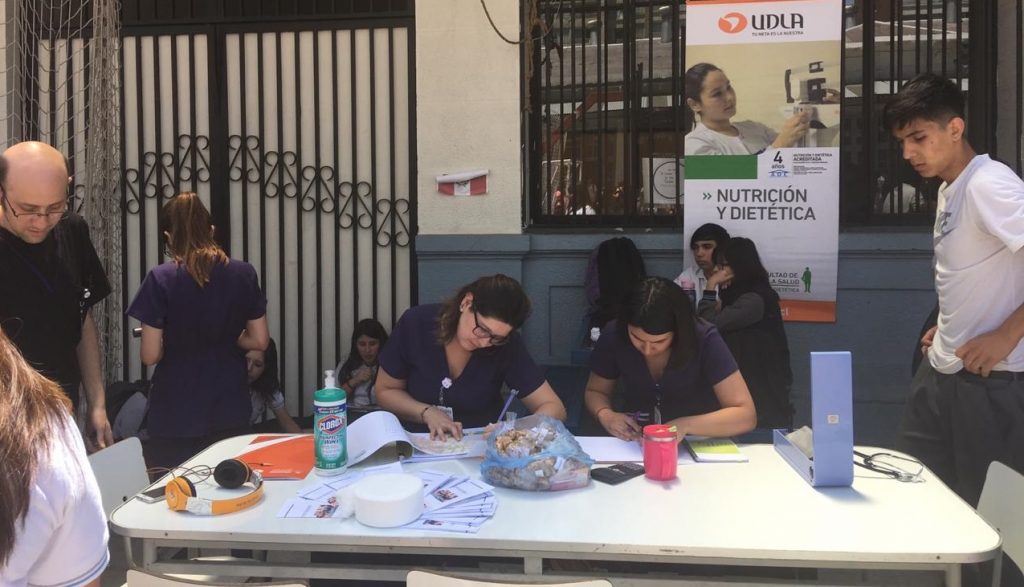 Estudiantes de Nutrición y Dietética visitaron el Colegio Técnico Profesional República Argentina