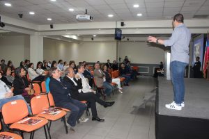 Estudiantes de Relaciones Públicas organizaron charla “La comunicación efectiva no existe”