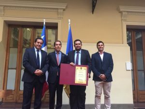 Universidad de Las Américas recibe premio en Ilustre Municipalidad de Santiago