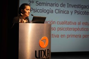 Dirección de Investigación y Escuela de Psicología realizan seminario de investigación en Psicología Clínica y Psicoterapia