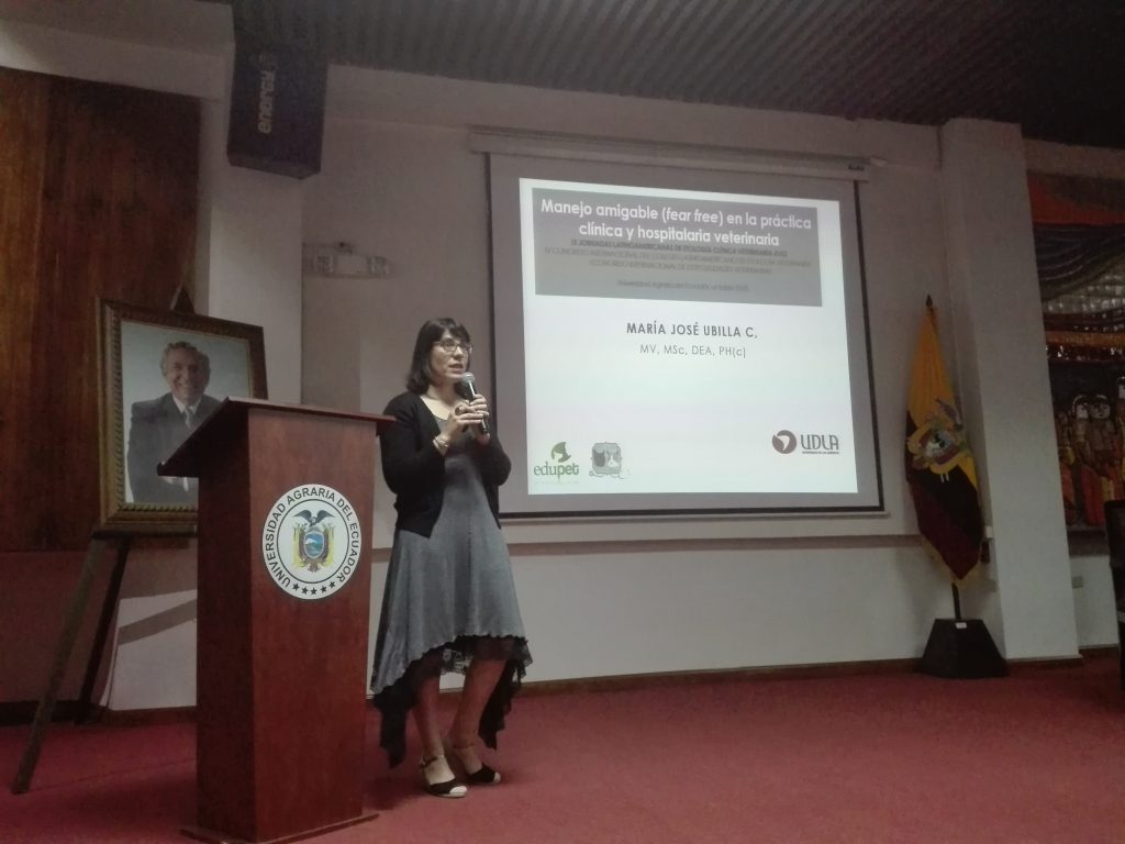 Académica de la Escuela de Veterinaria representó a UDLA en tres congresos internacionales