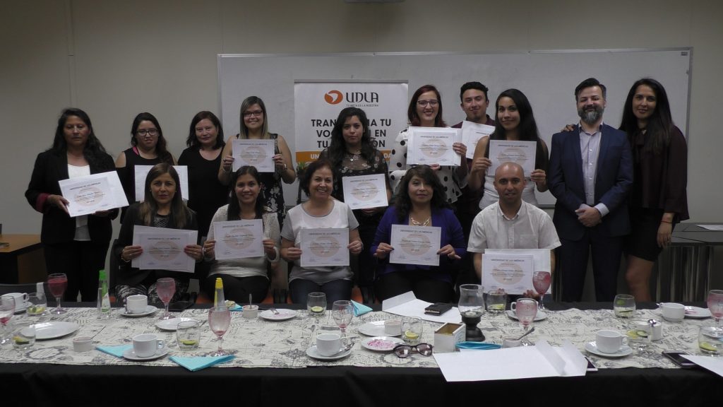 Escuela de Pedagogía en Inglés realizó taller para egresados y docentes de UDLA