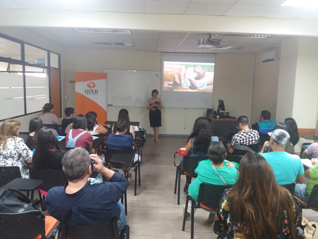 Estudiantes y docentes celebraron el Día del Traductor con charla sobre experiencia en el ámbito laboral