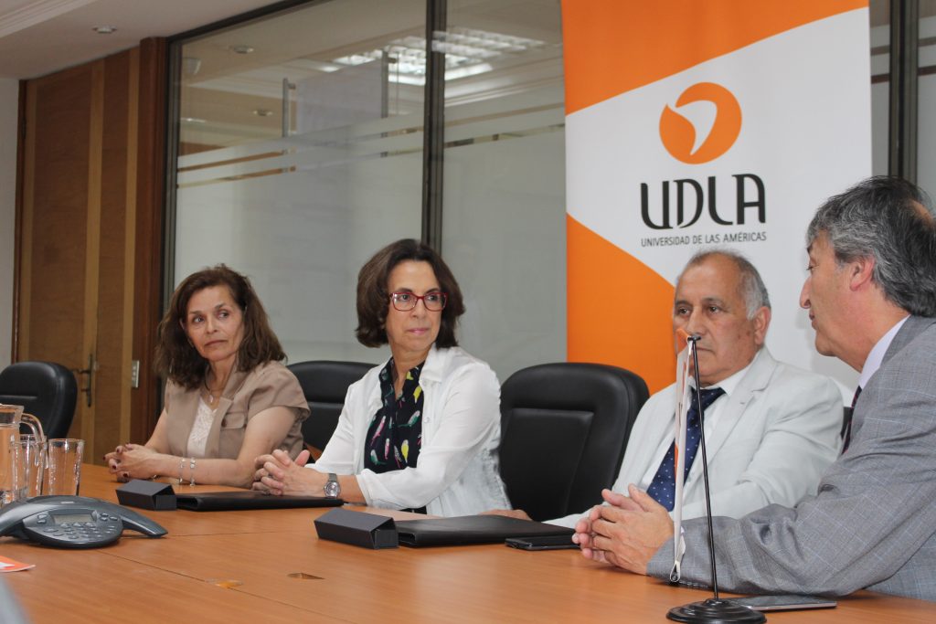 UDLA suscribe convenio de colaboración con Municipalidad de Lo Espejo