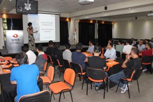Escuela de Tecnologías de la Información organiza encuentro entre egresados y estudiantes del programa Executive