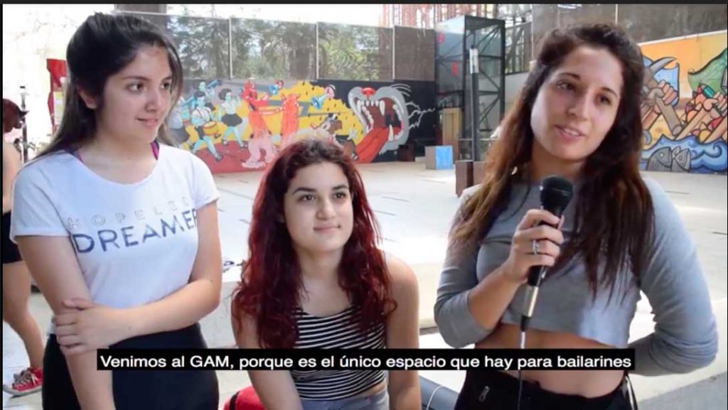 Estudiantes de la Escuela de Periodismo realizaron registro audiovisual en el Centro Cultural Gabriel Mistral