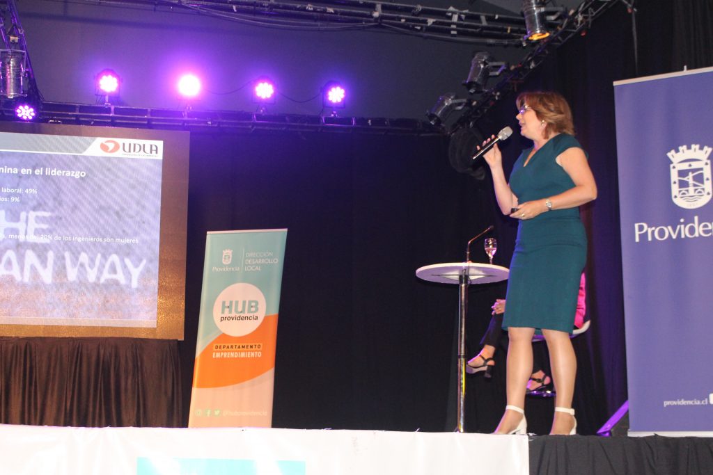 Prorrectora de UDLA participa en seminario sobre liderazgo femenino en el Día Internacional de la Mujer