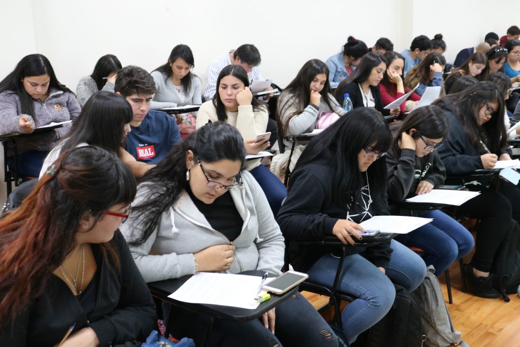 Dirección de Asuntos Estudiantiles organiza charla de lectura avanzada en Campus Santiago Centro