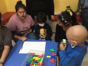 Estudiantes de Trabajo Social visitaron a niños de la Corporación Amor y Esperanza