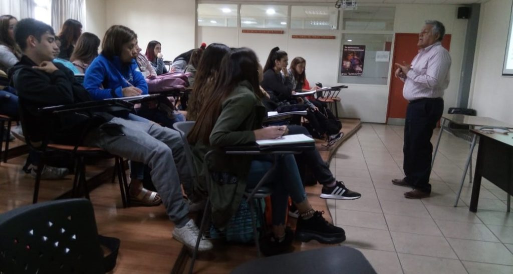 Presidente del Colegio de Trabajadores Sociales de Costa Rica visitó UDLA