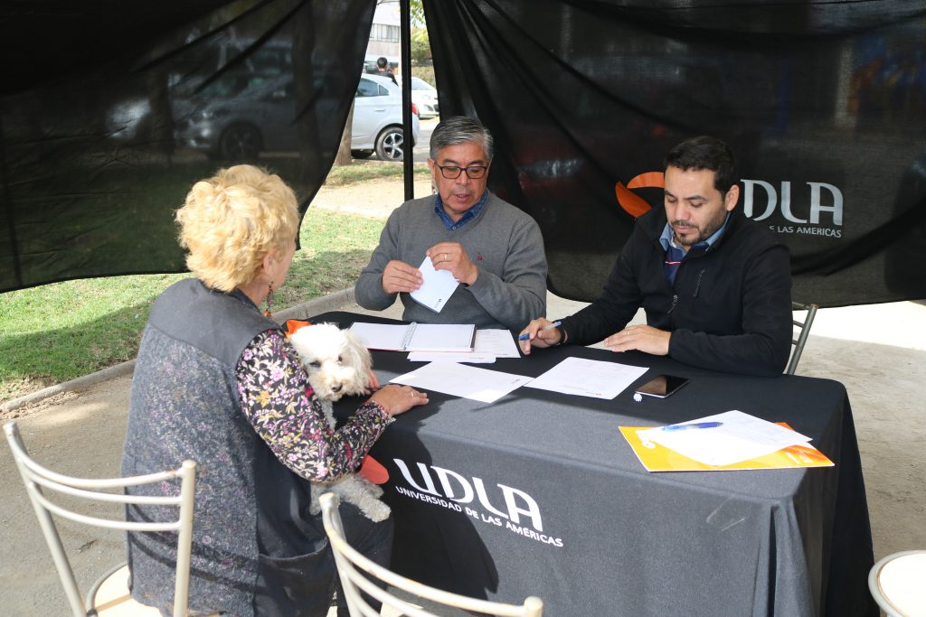 UDLA realizó operativo en Villa Los Peumos de la comuna de La Florida