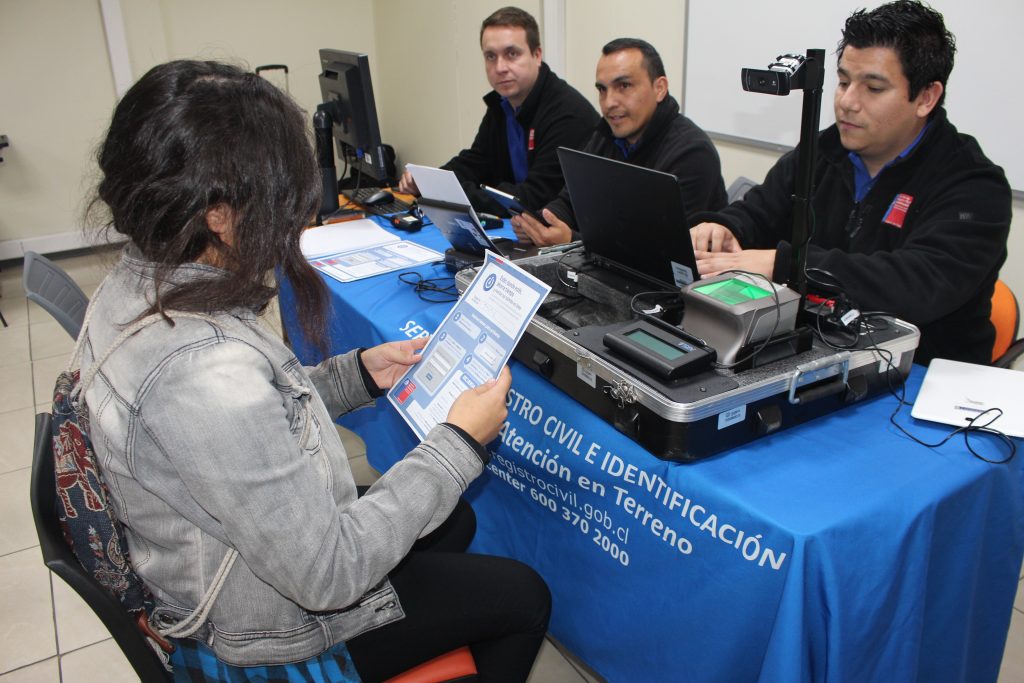 Oficina móvil del Registro Civil realizó atenciones en UDLA