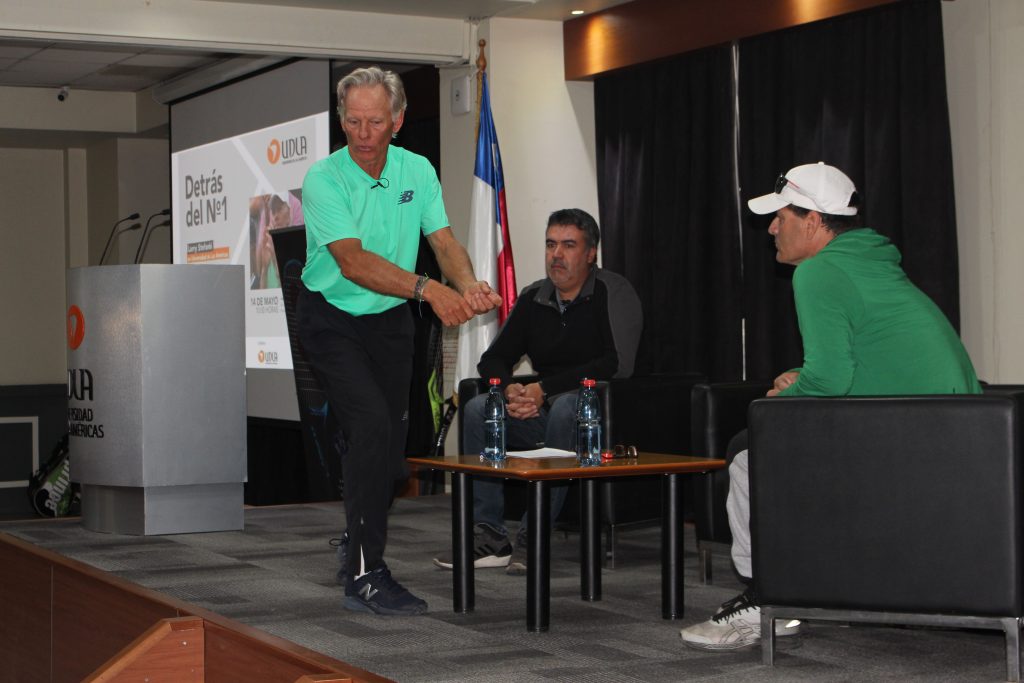 Larry Stefanki ofreció multitudinario conversatorio en UDLA