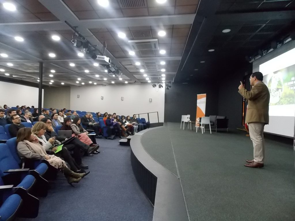 Campus Los Castaño conmemoró el Día del Medio Ambiente con charla sobre minería, agua y emergencias marinas