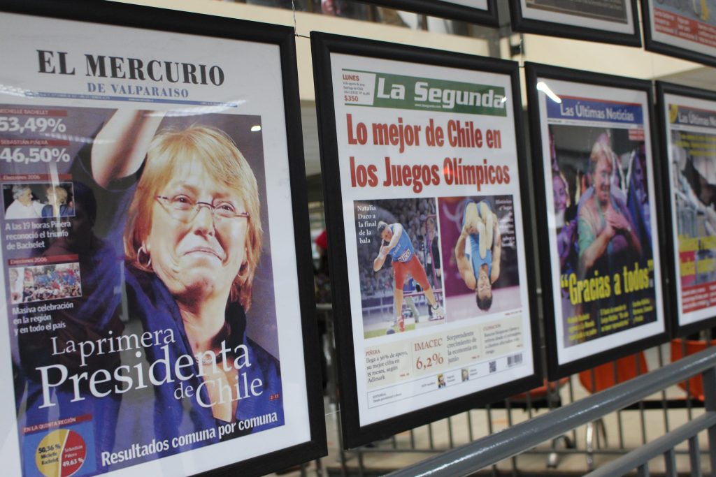 Campus Santiago Centro recibió la exposición “Mujeres protagonistas”