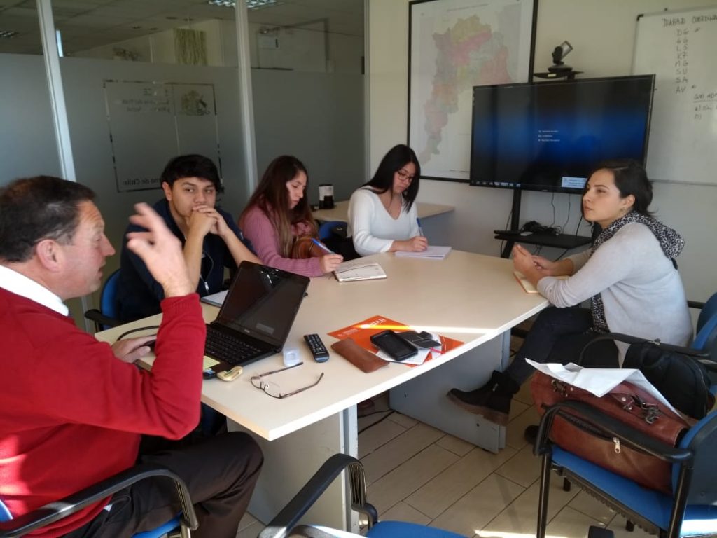 Director regional de Sence recibió a alumnos de Trabajo Social para abordar temas de empleo y capacitación laboral