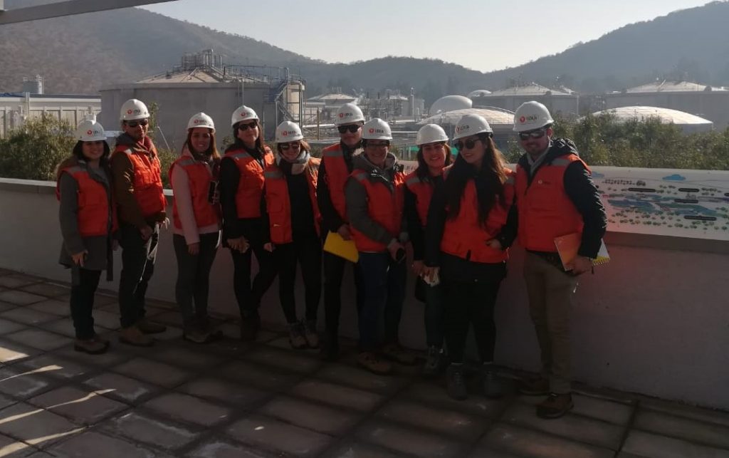 Estudiantes de la Escuela de Ingeniería y Negocios conocieron innovador plan de tratamiento de aguas servidas de planta Mapocho – Trebal