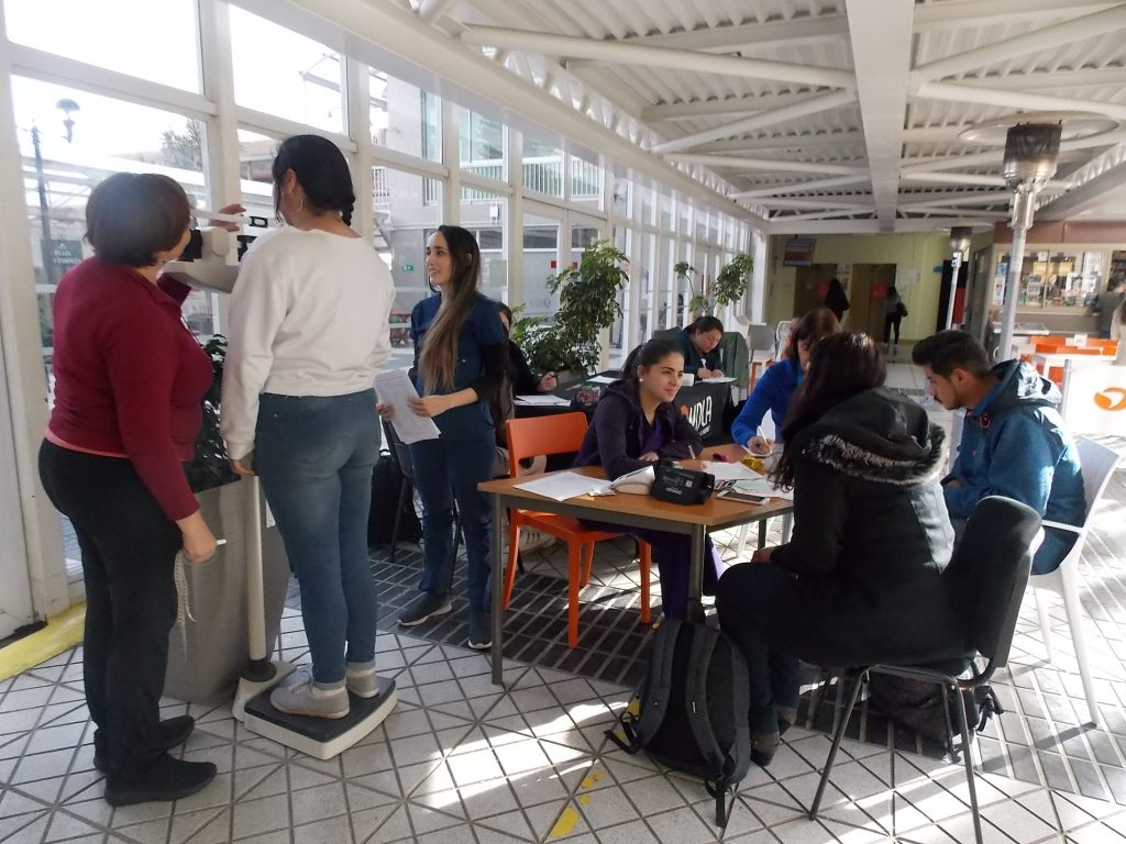 Cesfam de Viña del Mar realizó examen de medicina preventiva del adulto en Campus Los Castaños