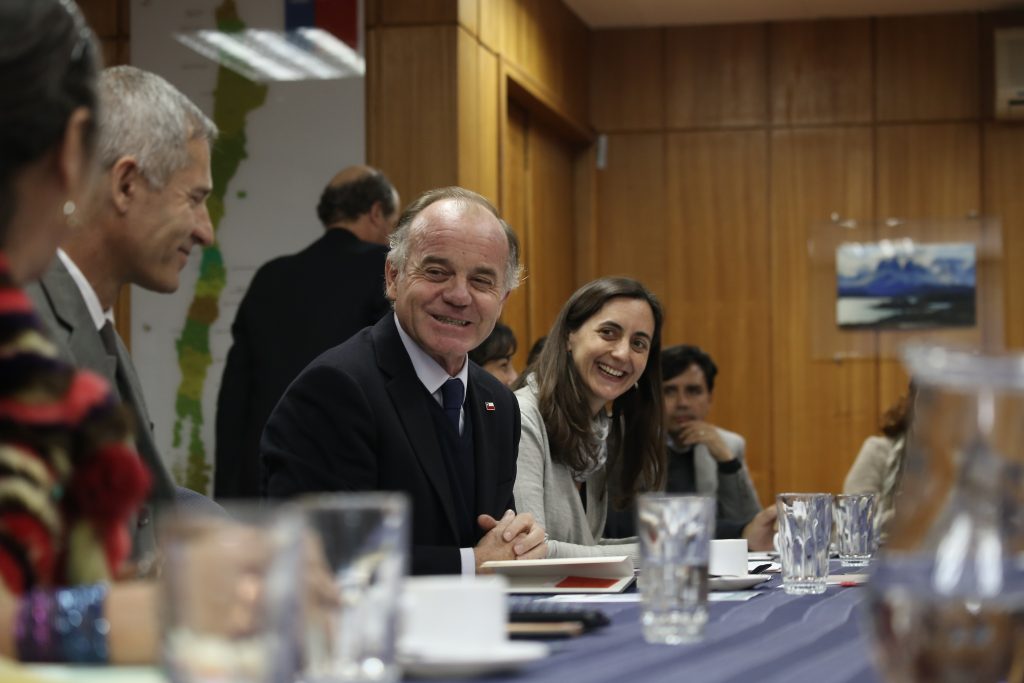 Decana de la Facultad de Medicina Veterinaria y Agronomía participó en reunión con Ministro de Agricultura