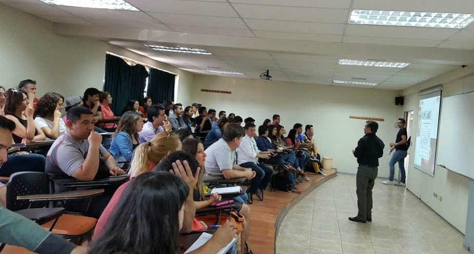 Egresados de Sede Viña del Mar, Santiago y Concepción asisten a ciclo de asesorías laborales