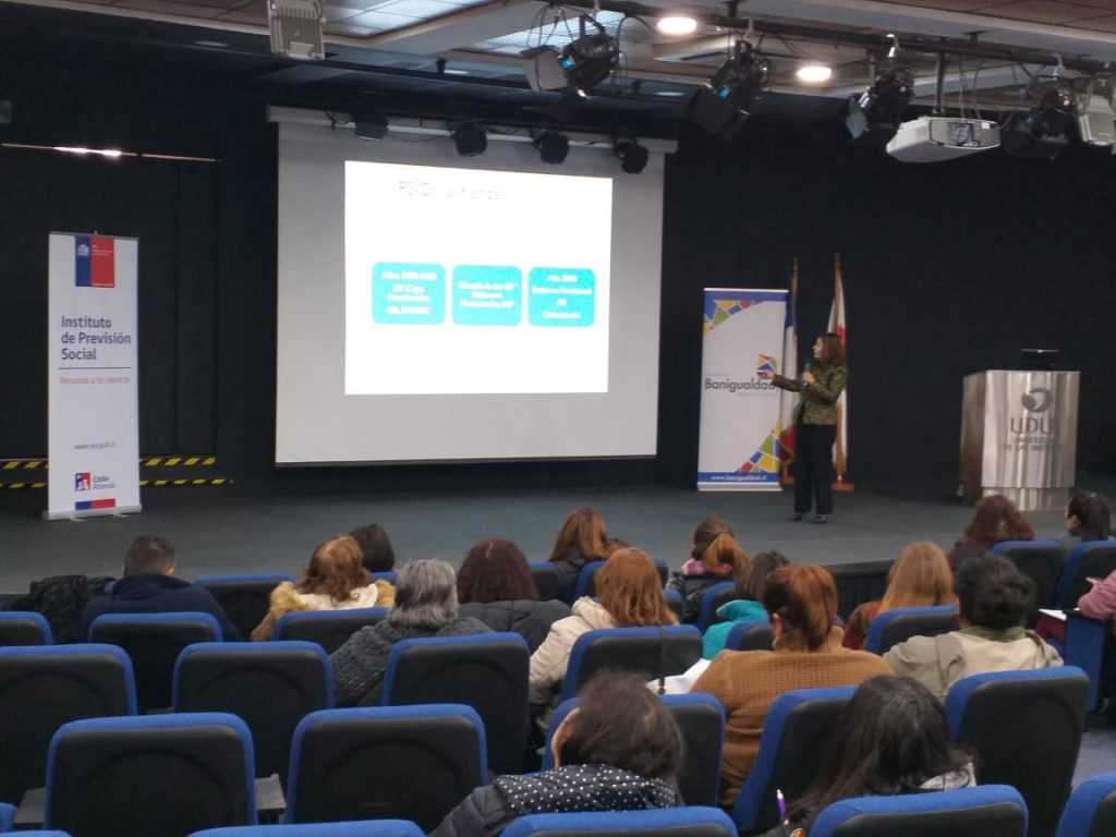 Escuela de Trabajo Social y servicios públicos organizaron jornada informativa sobre beneficios estatales para mujeres
