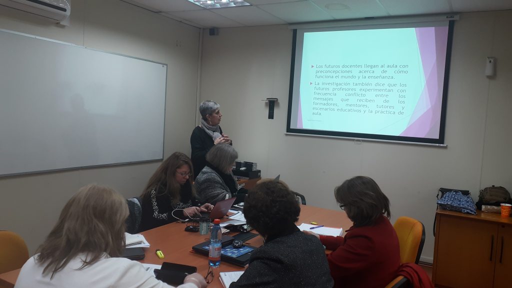 Experta en formación práctica y mentorías realizó charla a autoridades de la Escuela de Educación Parvularia